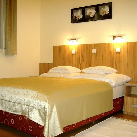 Matrahazai Ueduelohaz Bed & Breakfast