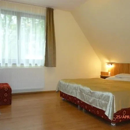 Matrahazai Ueduelohaz Bed & Breakfast *