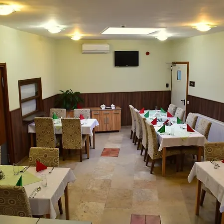 Matrahazai Ueduelohaz Bed & Breakfast *