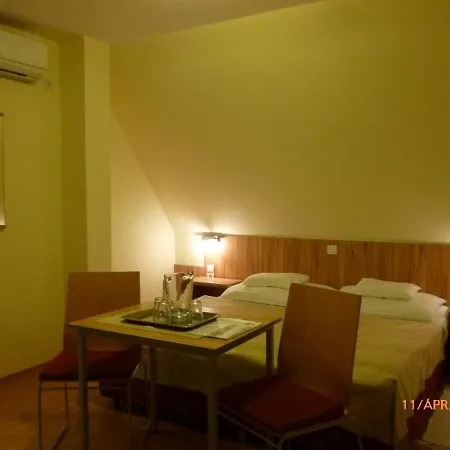 Matrahazai Ueduelohaz Bed & Breakfast *